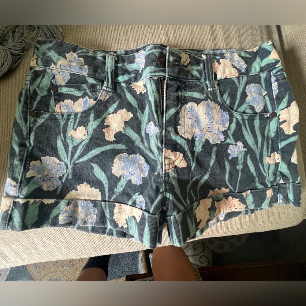 French Connection Size 4 flower printed shorts, warn once